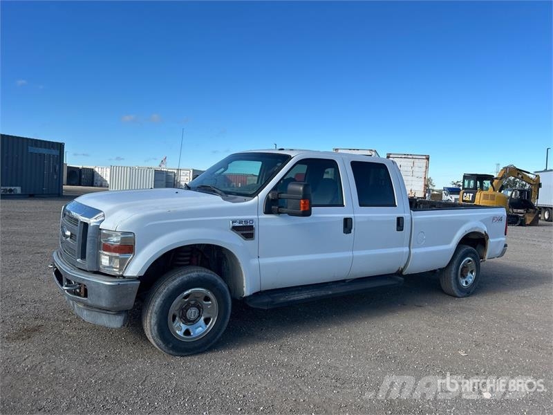 Ford F-250 XLT 4x4 Crew Cab Pickup Other