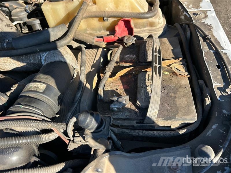 Ford F-250 XLT 4x4 Crew Cab Pickup Ostalo