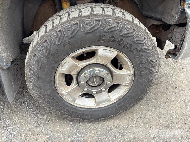 Ford F-250 XLT 4x4 Crew Cab Pickup Muu