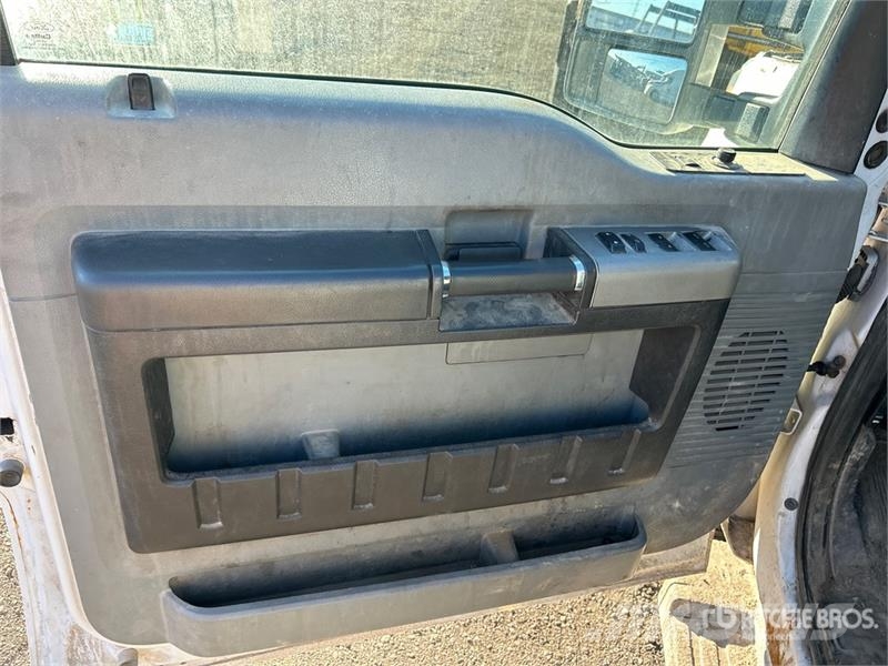 Ford F-250 XLT 4x4 Crew Cab Pickup Ostalo