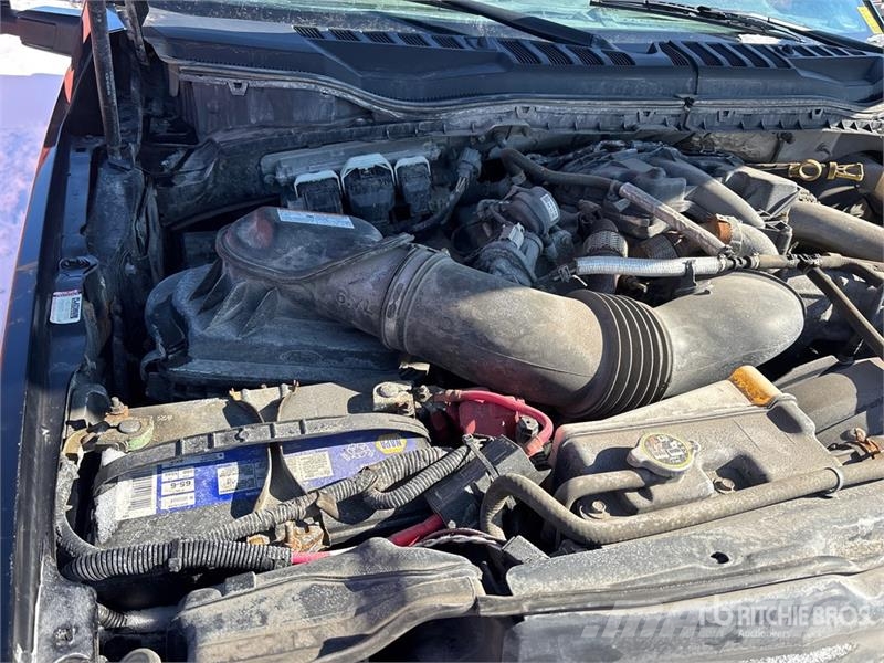 Ford F-250 XLT 4x4 Crew Cab Pickup Ostalo