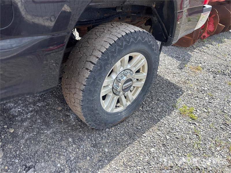 Ford F-250 XLT 4x4 Crew Cab Pickup Ostalo