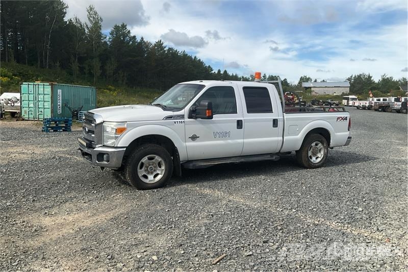 Ford F-250 XLT 4x4 Crew Cab Pickup Ostalo