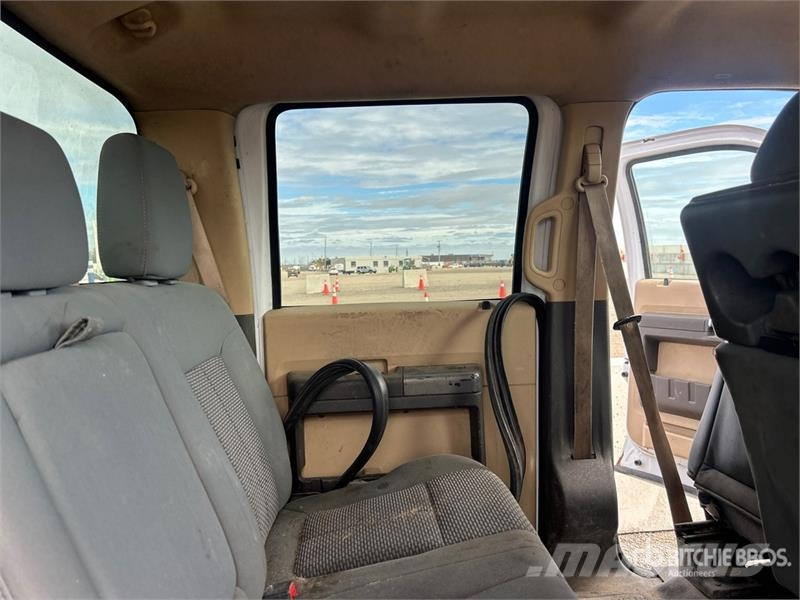 Ford F-250 XLT 4x4 Crew Cab Pickup Drugi