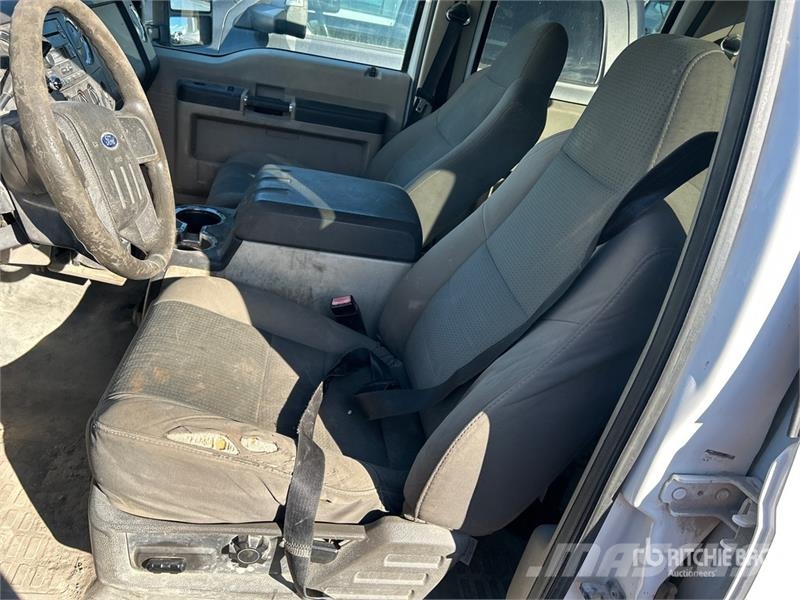 Ford F-250 XLT 4x4 Crew Cab Pickup Other