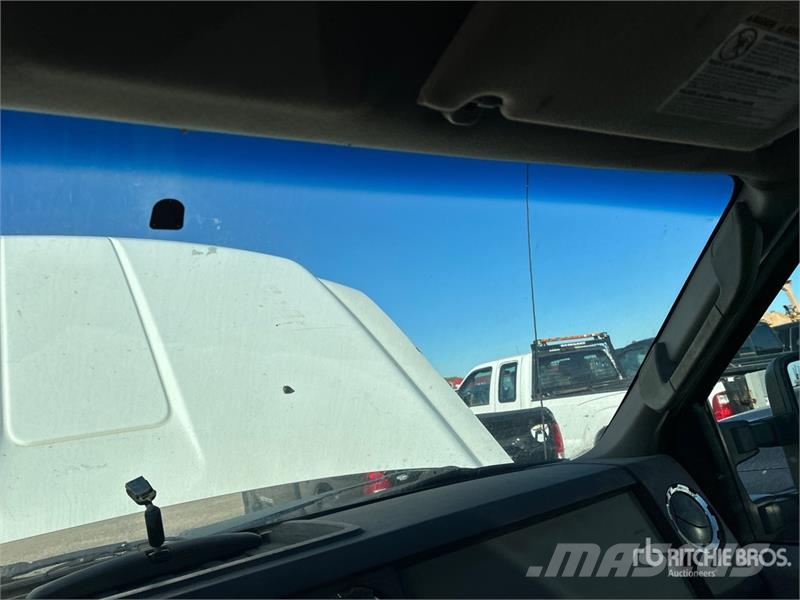 Ford F-250 XLT 4x4 Crew Cab Pickup Other