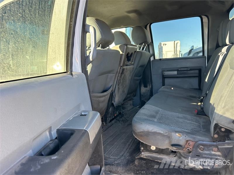 Ford F-250 XLT 4x4 Crew Cab Pickup Ostalo