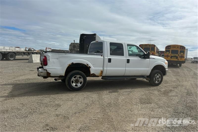 Ford F-250 XLT 4x4 Crew Cab Pickup Drugi