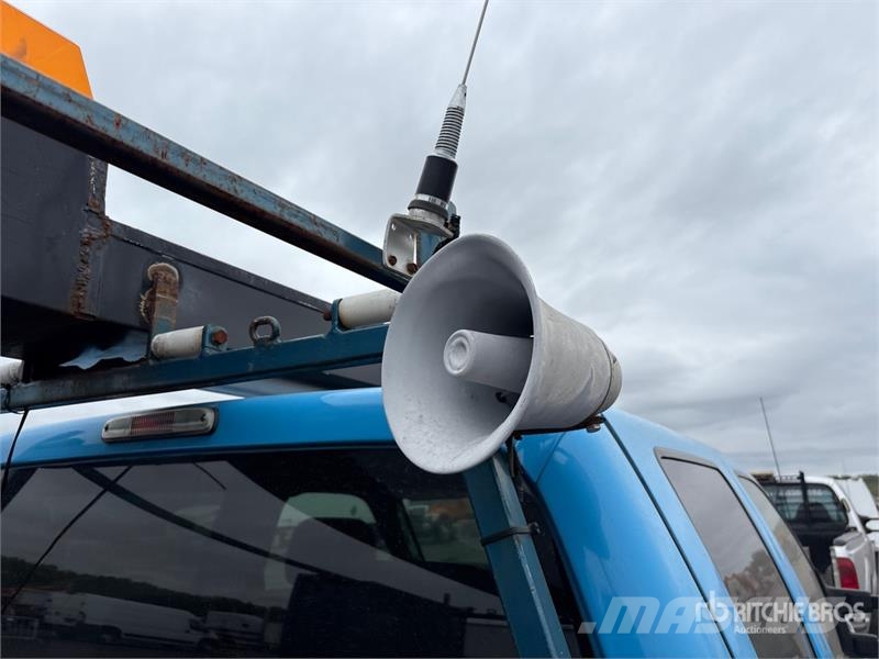 Ford F-250 XLT 4x4 Crew Cab Pickup Muu