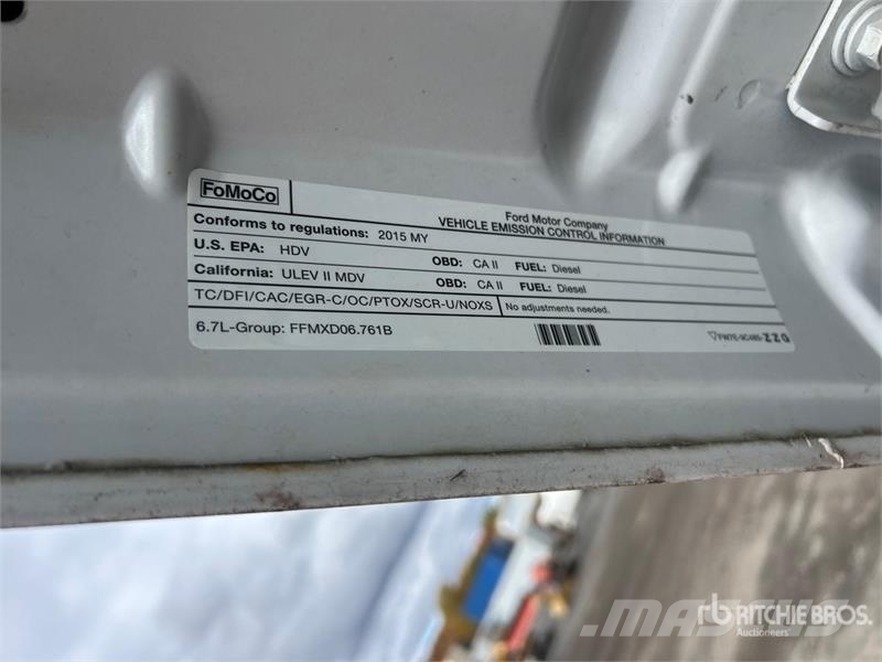 Ford F-250 XLT 4x4 Crew Cab Pickup (Inoperable) Furgoni altro