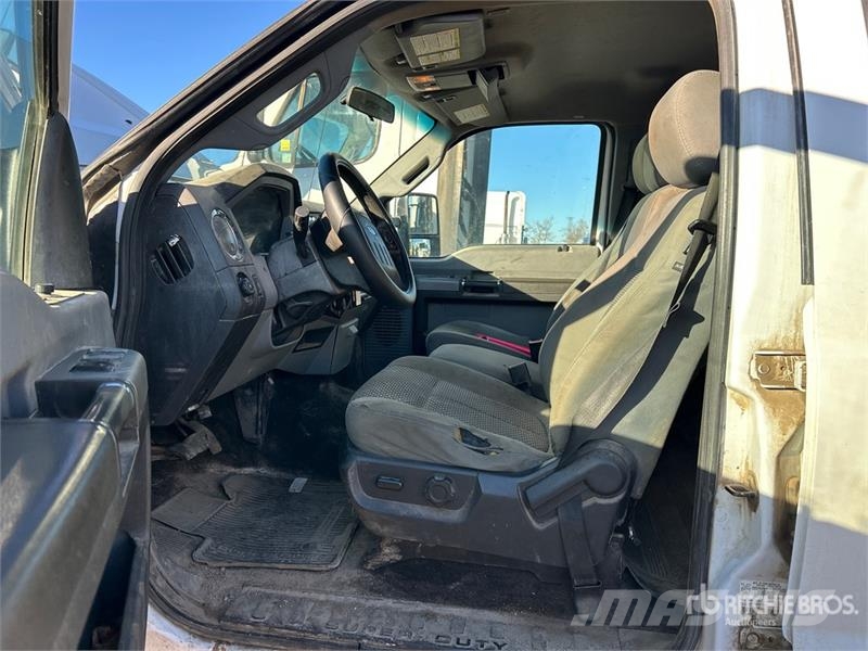 Ford F-250 XLT 4x4 Crew Cab Pickup Ostalo