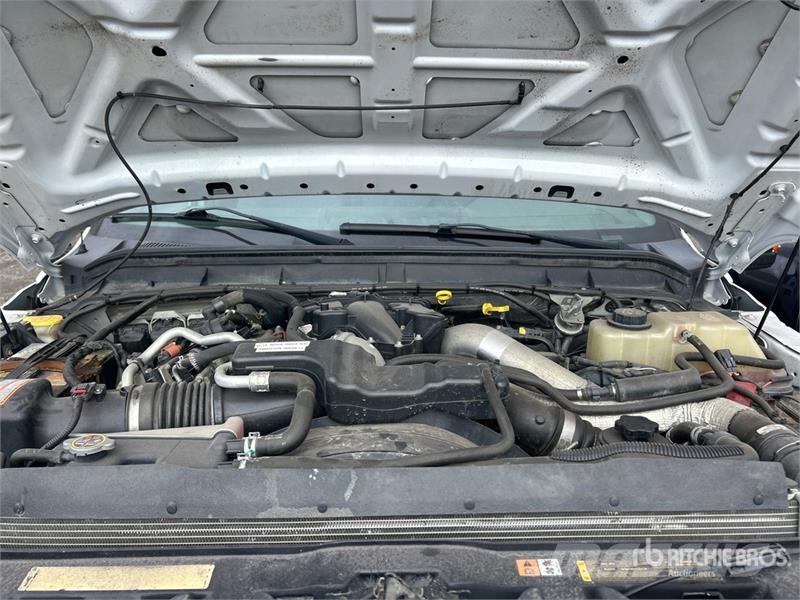 Ford F-250 XLT 4x4 Crew Cab Pickup (Inoperable) Furgoni altro