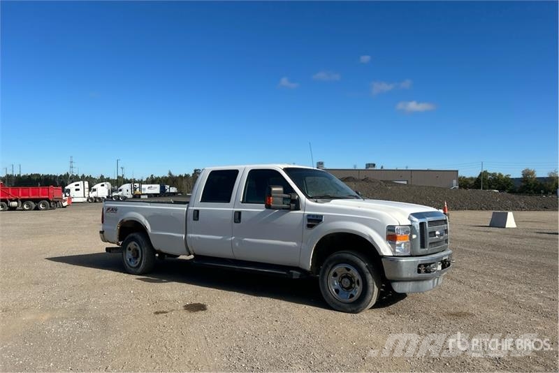 Ford F-250 XLT 4x4 Crew Cab Pickup Drugi