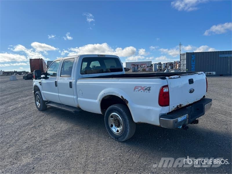 Ford F-250 XLT 4x4 Crew Cab Pickup Other