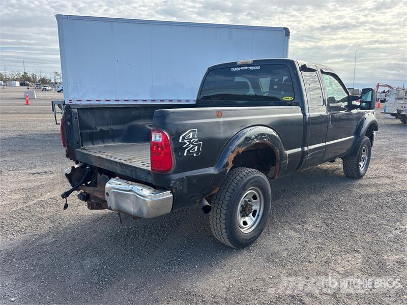 Ford F-250 XLT 4x4 Extended Cab Pickup Ostalo
