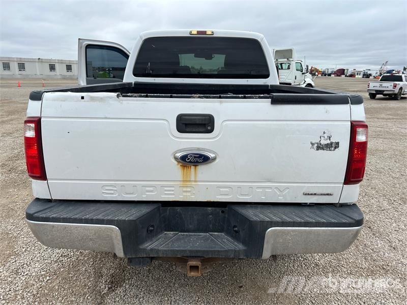 Ford F-250 XLT 4x4 Extended Cab Pickup Otros