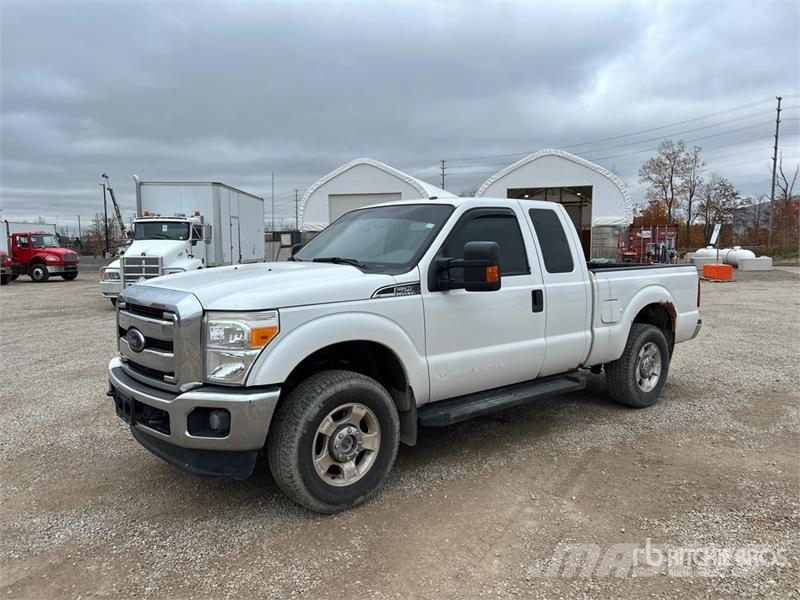 Ford F-250 XLT 4x4 Extended Cab Pickup Otros