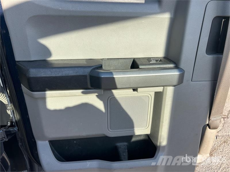 Ford F-250 XLT 4x4 Extended Cab Utility Truck Pik up kamioni