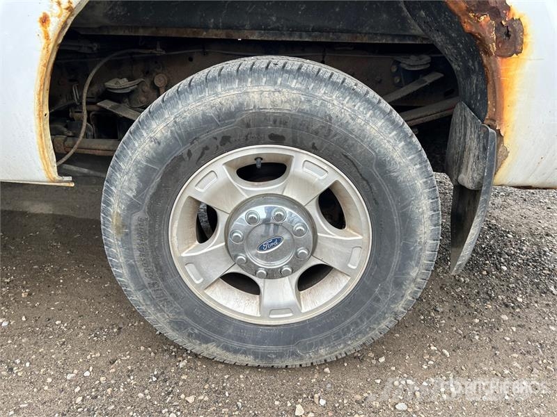 Ford F-250 XLT 4x4 Extended Cab Pickup Ostalo