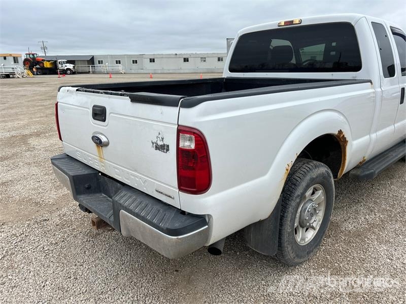 Ford F-250 XLT 4x4 Extended Cab Pickup Otros