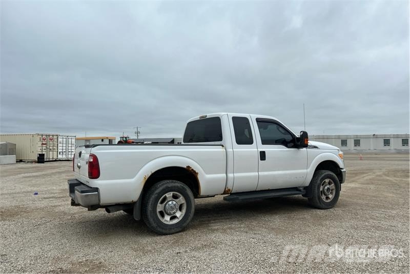 Ford F-250 XLT 4x4 Extended Cab Pickup Otros
