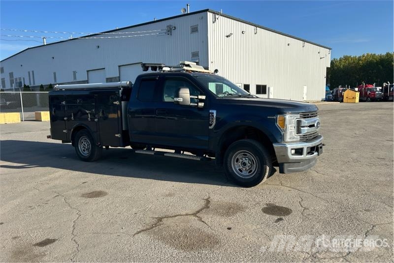 Ford F-250 XLT 4x4 Extended Cab Utility Truck Pik up kamioni