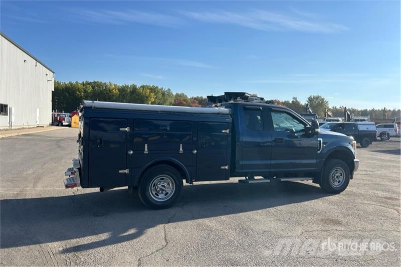 Ford F-250 XLT 4x4 Extended Cab Utility Truck Pik up kamioni