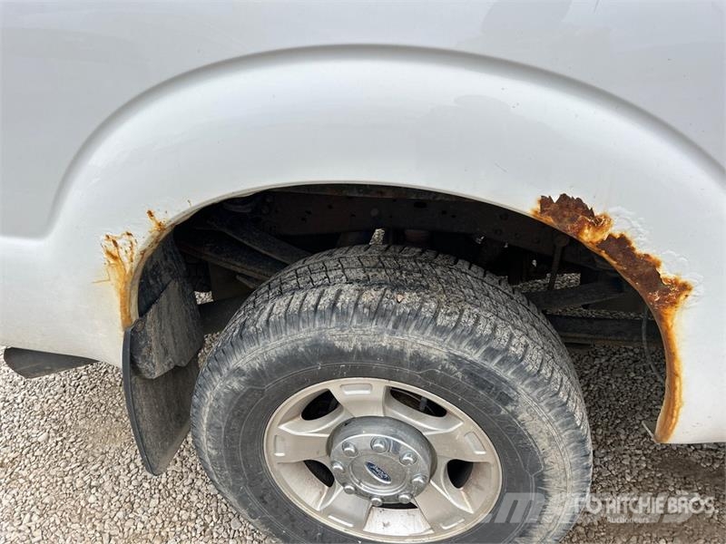 Ford F-250 XLT 4x4 Extended Cab Pickup Otros