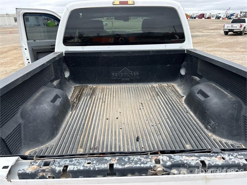 Ford F-250 XLT 4x4 Extended Cab Pickup Otros