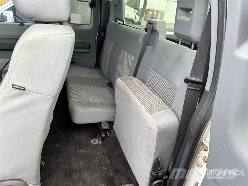 Ford F-250 XLT 4x4 Extended Cab Pickup Ostalo