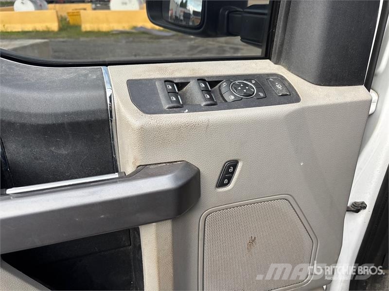 Ford F-250 XLT 4x4 Extended Cab Pickup (Inoperable) Ostalo