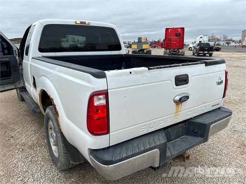 Ford F-250 XLT 4x4 Extended Cab Pickup Otros