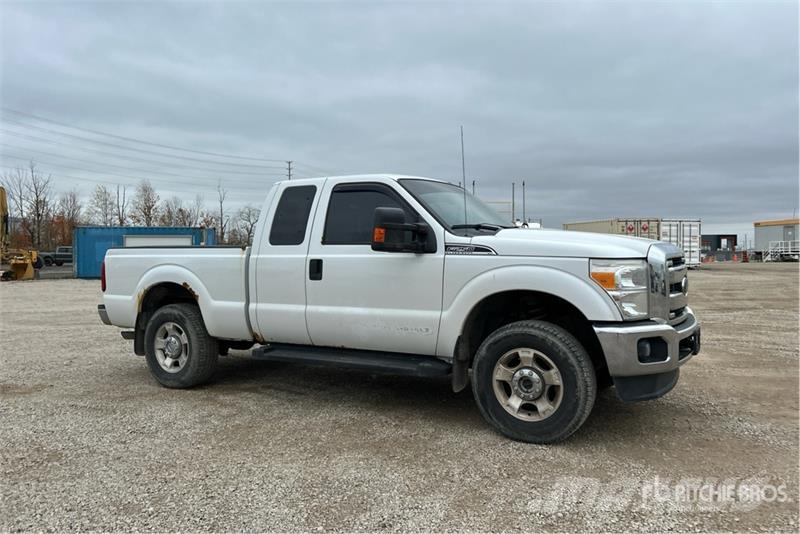 Ford F-250 XLT 4x4 Extended Cab Pickup Otros
