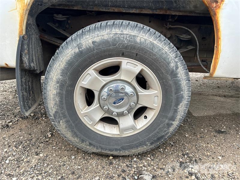 Ford F-250 XLT 4x4 Extended Cab Pickup Ostalo