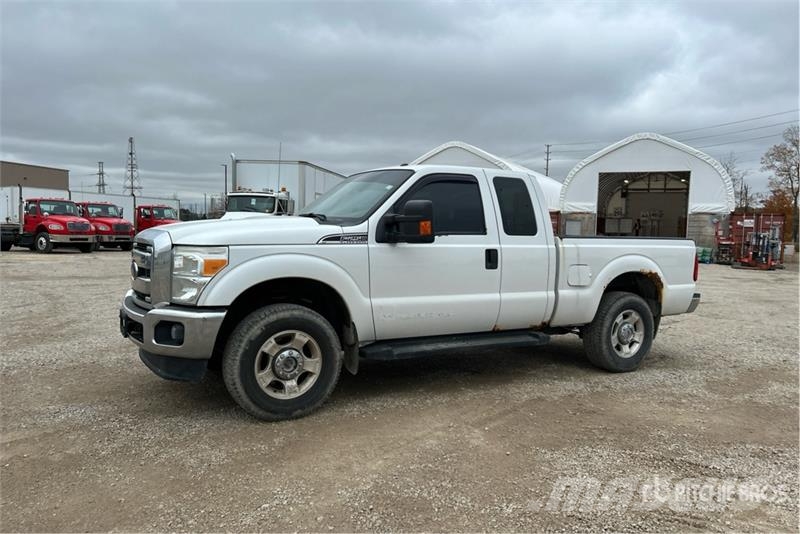 Ford F-250 XLT 4x4 Extended Cab Pickup Otros