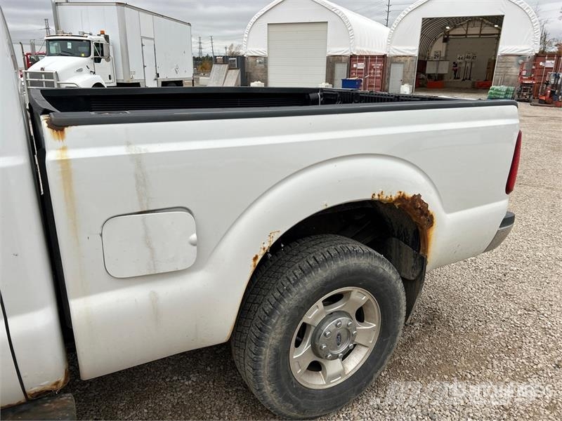 Ford F-250 XLT 4x4 Extended Cab Pickup Otros