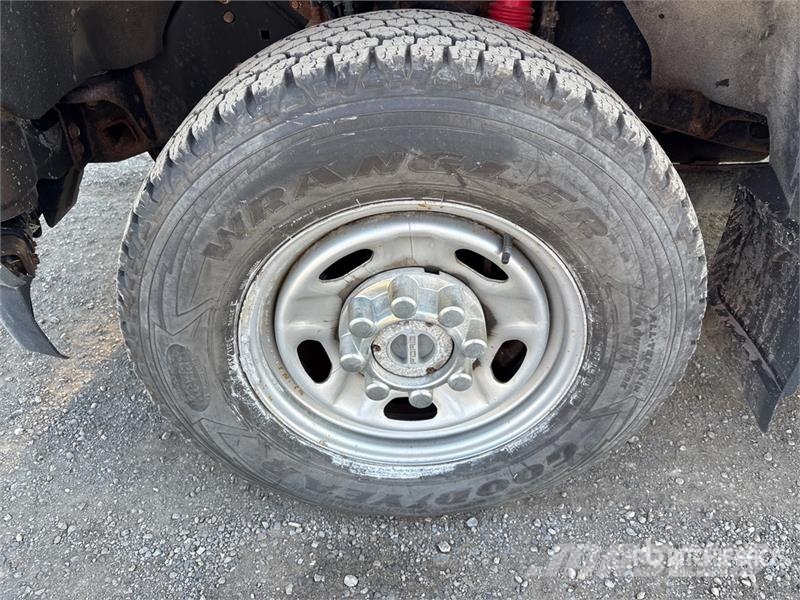 Ford F-250 XLT 4x4 Utility Truck Pikaplar