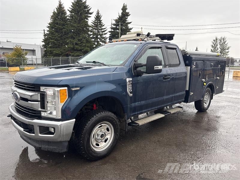 Ford F-250 XLT 4x4 Utility Truck Бортовые фургоны
