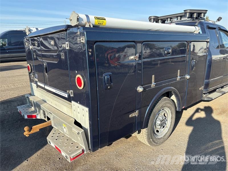 Ford F-250 XLT 4x4 Utility Truck Pikaplar