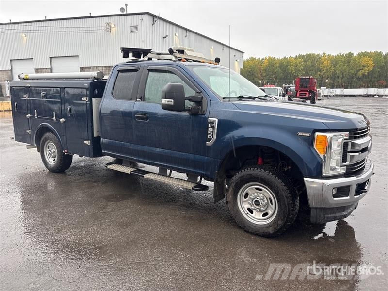 Ford F-250 XLT 4x4 Utility Truck Бортовые фургоны