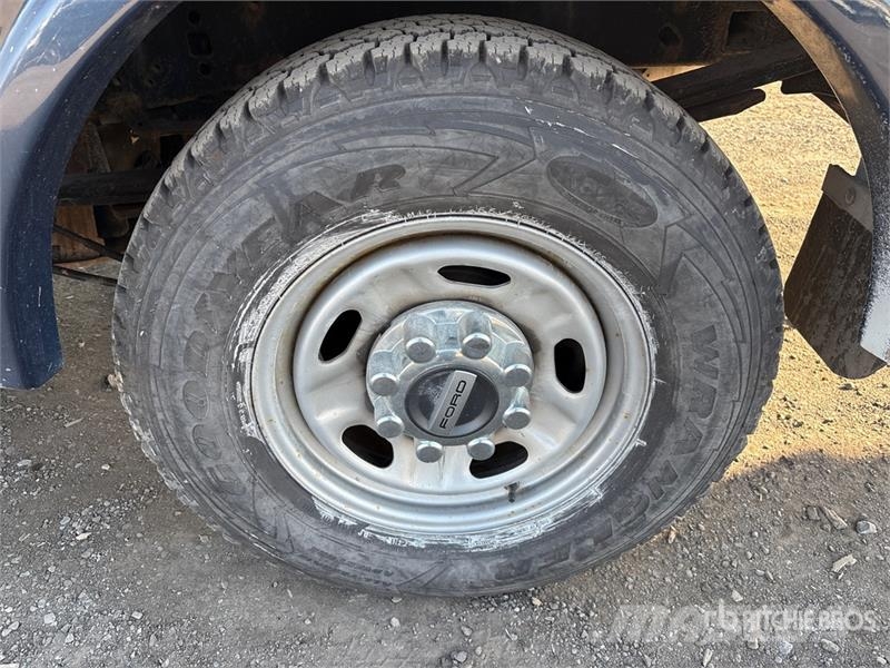 Ford F-250 XLT 4x4 Utility Truck Pikaplar