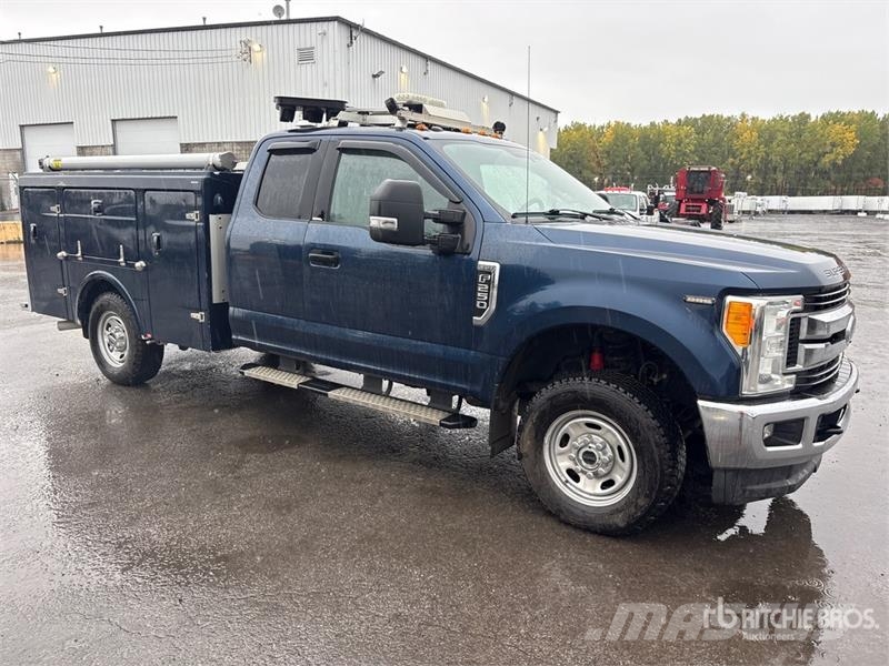 Ford F-250 XLT 4x4 Utility Truck Бортовые фургоны