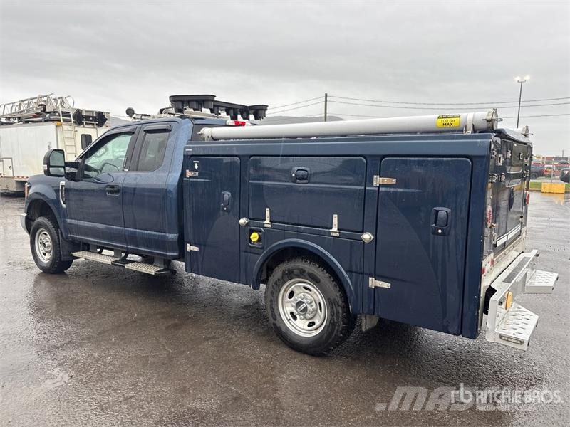 Ford F-250 XLT 4x4 Utility Truck Бортовые фургоны