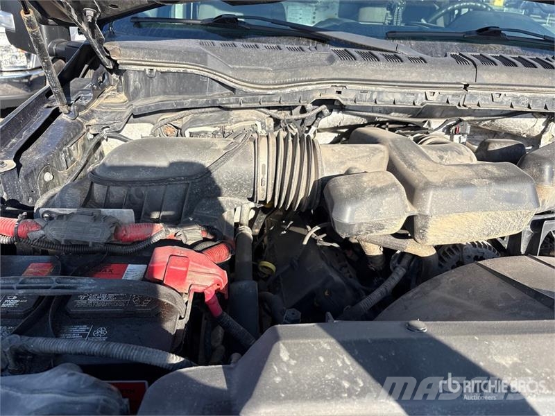 Ford F-250 XLT 4x4 Utility Truck Pikaplar