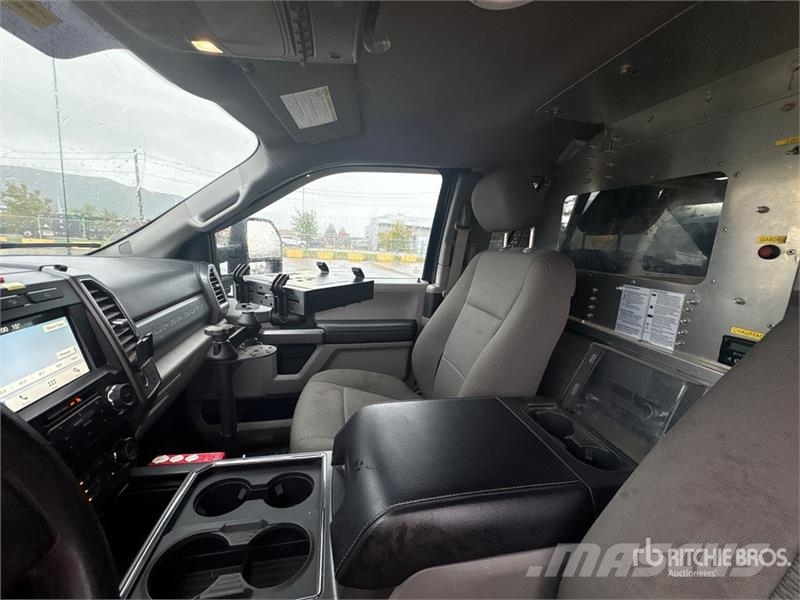 Ford F-250 XLT 4x4 Utility Truck Бортовые фургоны
