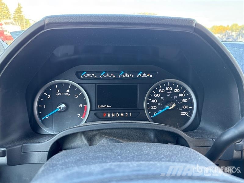 Ford F-250 XLT 4x4 Utility Truck Pikaplar