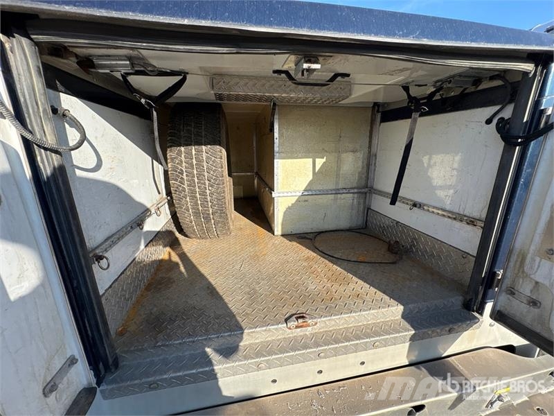 Ford F-250 XLT 4x4 Utility Truck Pikaplar