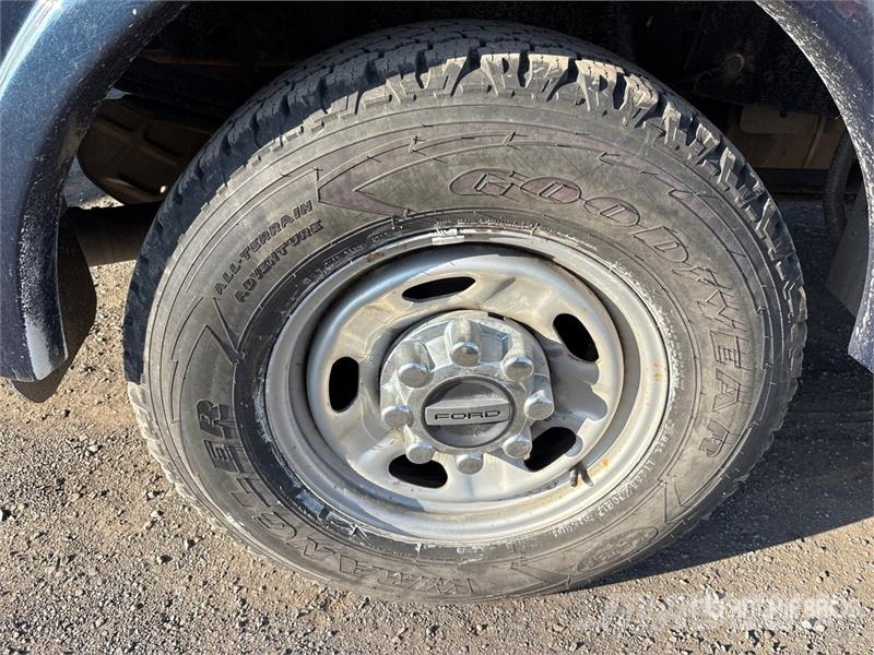 Ford F-250 XLT 4x4 Utility Truck Pikaplar