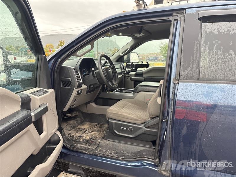 Ford F-250 XLT 4x4 Utility Truck Бортовые фургоны