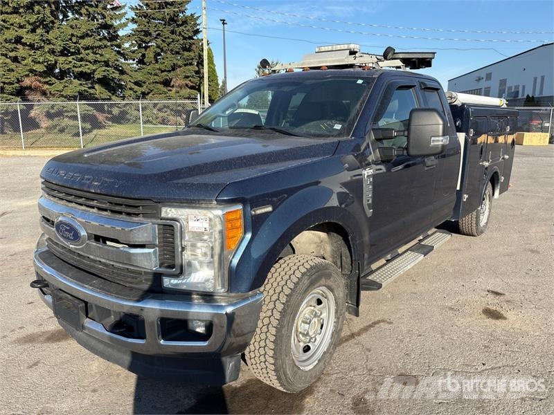 Ford F-250 XLT 4x4 Utility Truck Pikaplar